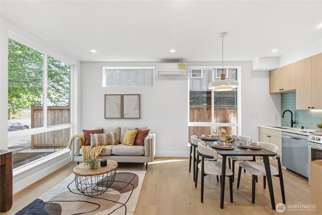 6223 9th Avenue NE, Seattle, WA 98115