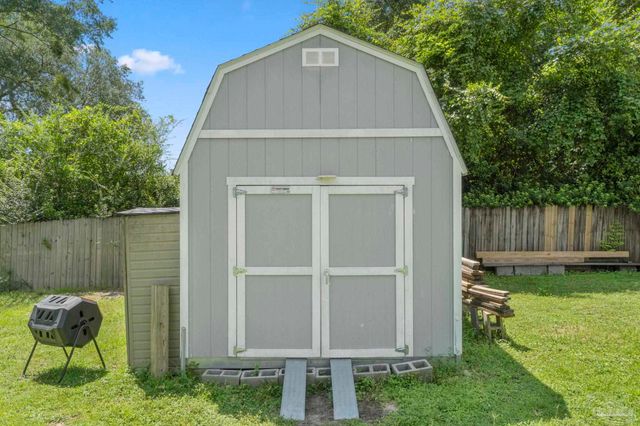 735 Gonzalez Park Dr, Cantonment, FL 32533