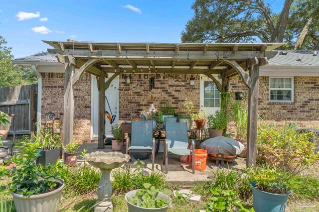 735 Gonzalez Park Dr, Cantonment, FL 32533