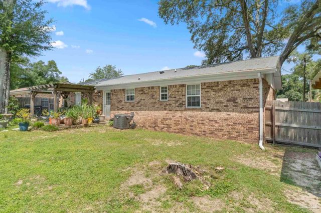 735 Gonzalez Park Dr, Cantonment, FL 32533