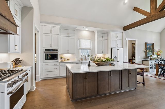 7536 Southwell Dr, College Grove, TN 37046