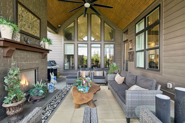 7536 Southwell Dr, College Grove, TN 37046