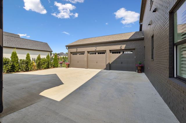 7536 Southwell Dr, College Grove, TN 37046