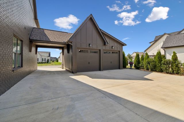 7536 Southwell Dr, College Grove, TN 37046