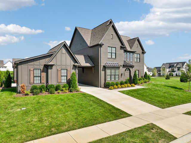 7536 Southwell Dr, College Grove, TN 37046
