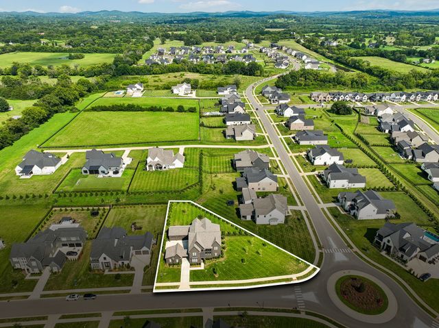 7536 Southwell Dr, College Grove, TN 37046