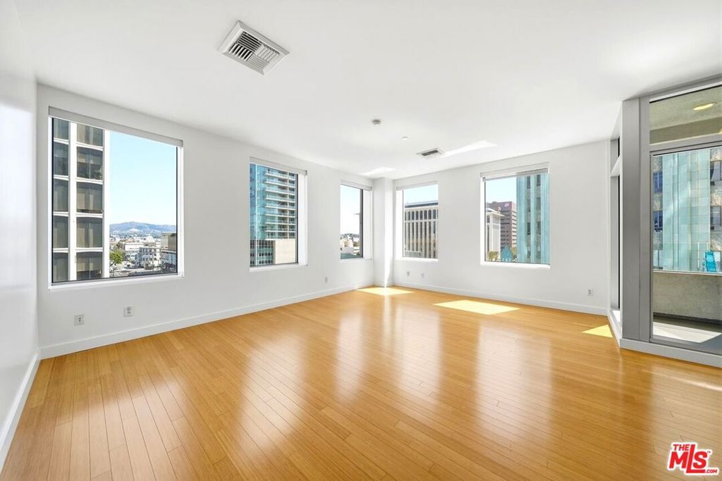 Image 10 of property listing at 3810 Wilshire Boulevard 605, Los Angeles, CA 90010