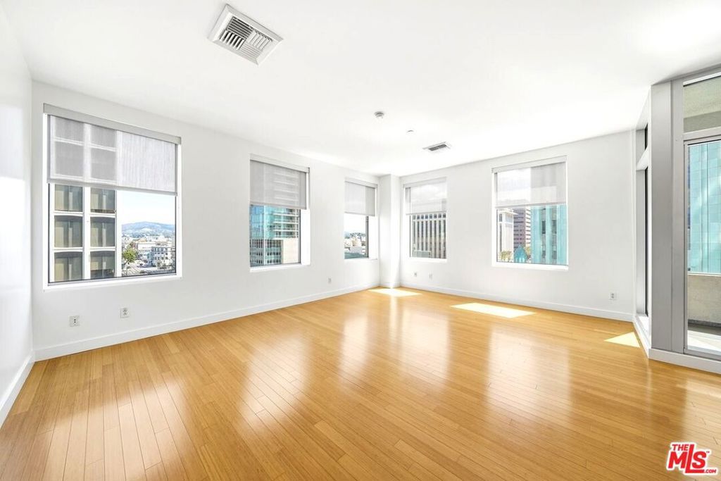Image 12 of property listing at 3810 Wilshire Boulevard 605, Los Angeles, CA 90010
