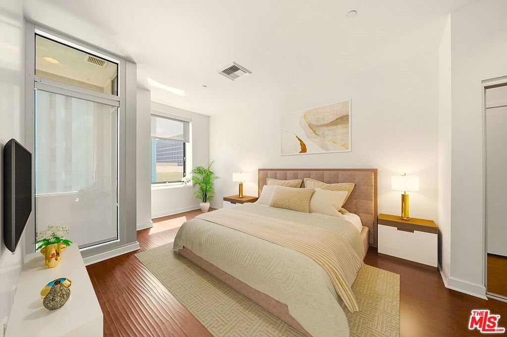 Image 14 of property listing at 3810 Wilshire Boulevard 605, Los Angeles, CA 90010