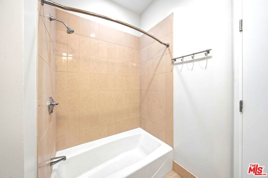 Image 18 of property listing at 3810 Wilshire Boulevard 605, Los Angeles, CA 90010