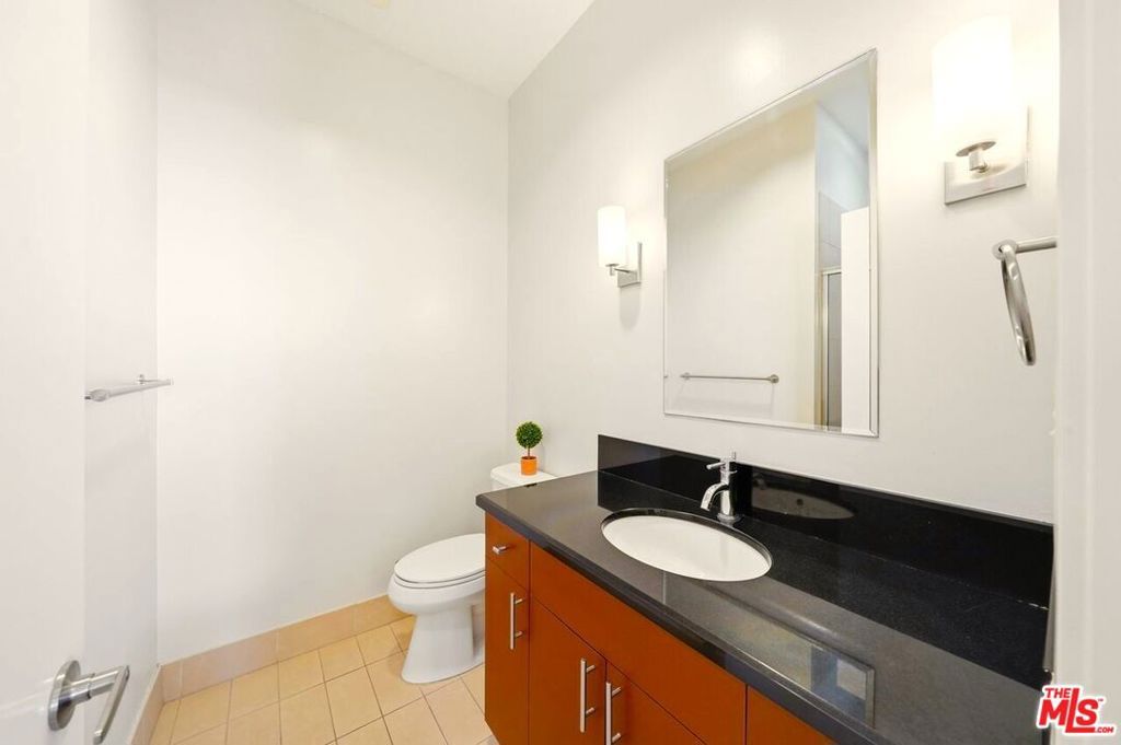 Image 22 of property listing at 3810 Wilshire Boulevard 605, Los Angeles, CA 90010