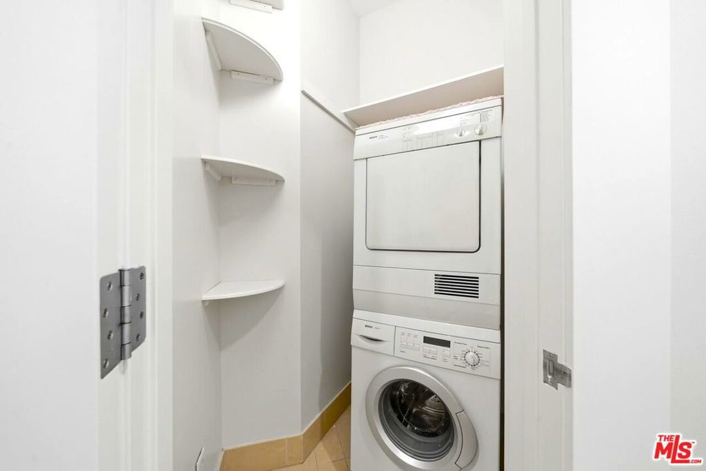 Image 28 of property listing at 3810 Wilshire Boulevard 605, Los Angeles, CA 90010