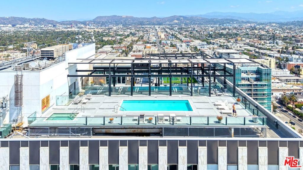 Image 36 of property listing at 3810 Wilshire Boulevard 605, Los Angeles, CA 90010