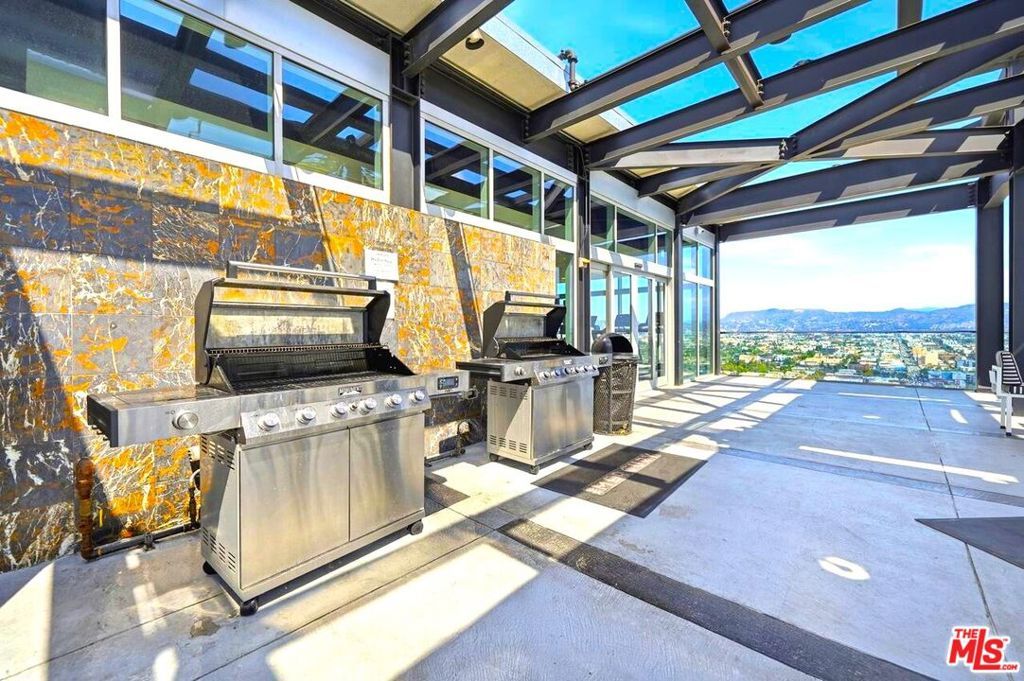 Image 39 of property listing at 3810 Wilshire Boulevard 605, Los Angeles, CA 90010