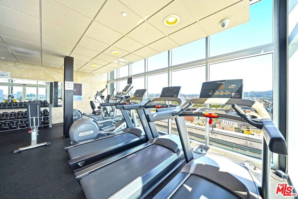 Image 45 of property listing at 3810 Wilshire Boulevard 605, Los Angeles, CA 90010