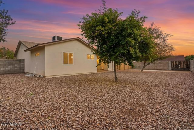 2901 W MURIEL Drive, Phoenix, AZ 85053