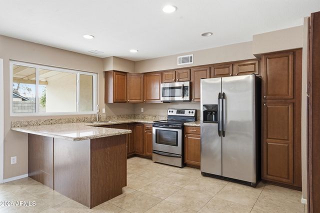 2901 W MURIEL Drive, Phoenix, AZ 85053