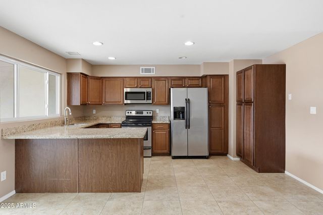 2901 W MURIEL Drive, Phoenix, AZ 85053