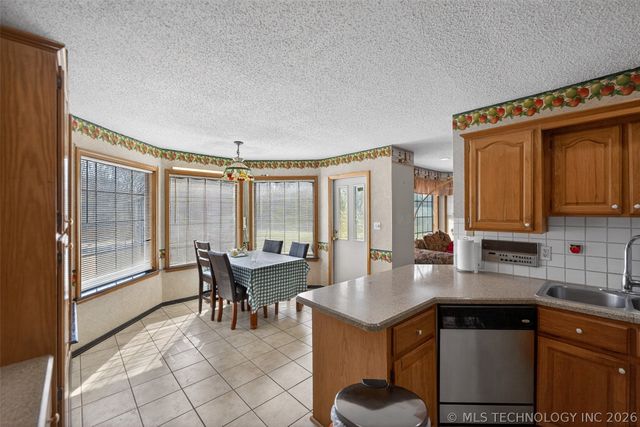 1606 Oakridge Drive, Claremore, OK 74017