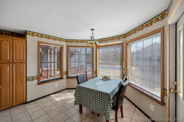 1606 Oakridge Drive, Claremore, OK 74017