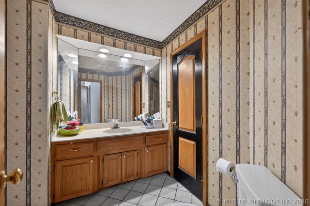 1606 Oakridge Drive, Claremore, OK 74017