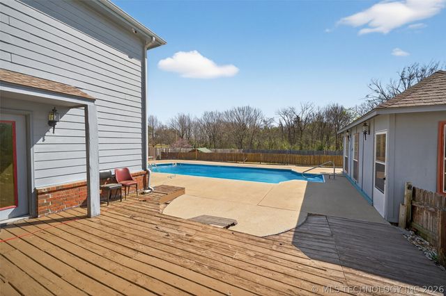 1606 Oakridge Drive, Claremore, OK 74017