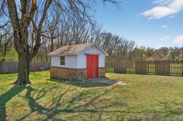 1606 Oakridge Drive, Claremore, OK 74017