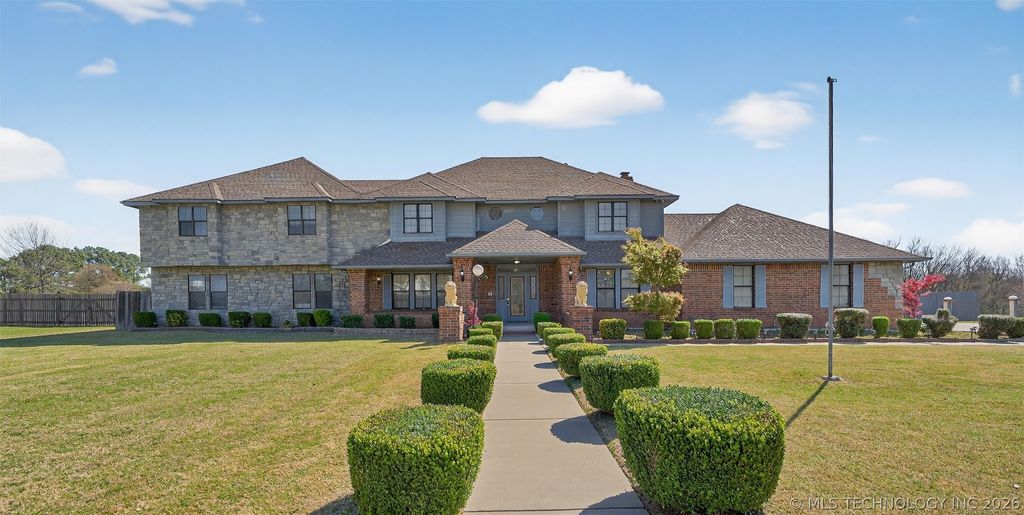 1606 Oakridge Drive, Claremore, OK 74017