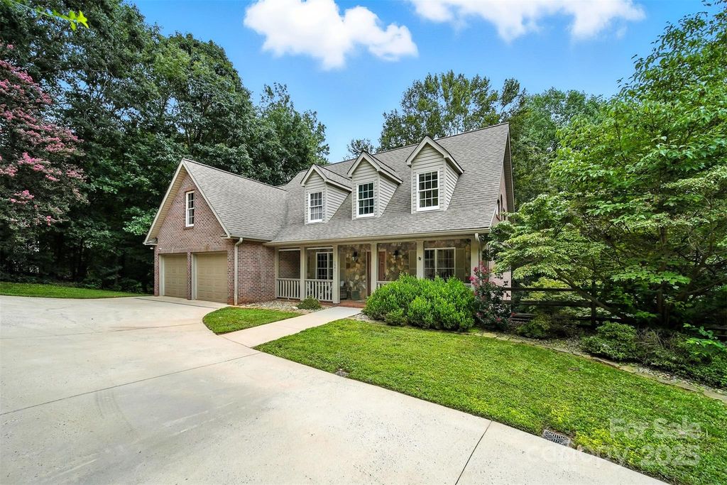 1641 9th Street Place SE, Hickory, NC 28602