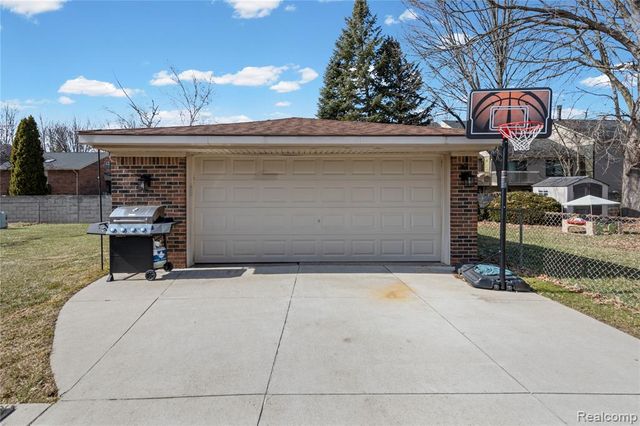 42719 Walker Street, Clinton Township, MI 48038