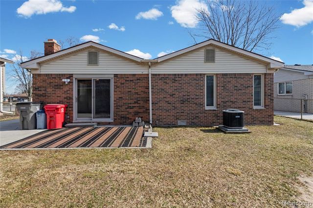 42719 Walker Street, Clinton Township, MI 48038