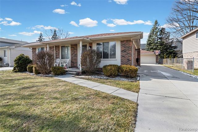 42719 Walker Street, Clinton Township, MI 48038