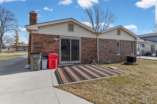 42719 Walker Street, Clinton Township, MI 48038