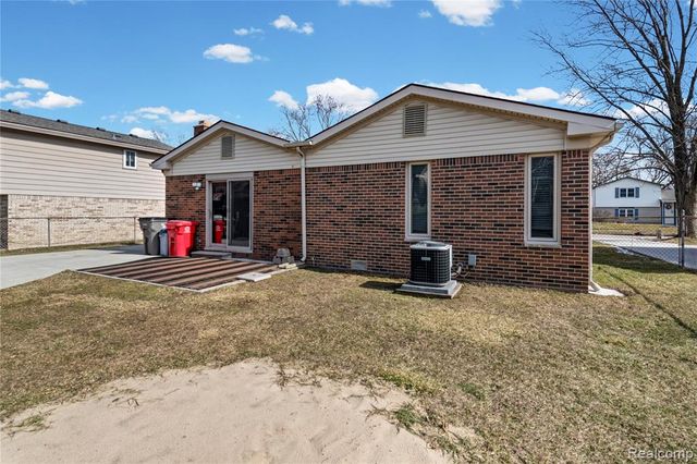 42719 Walker Street, Clinton Township, MI 48038