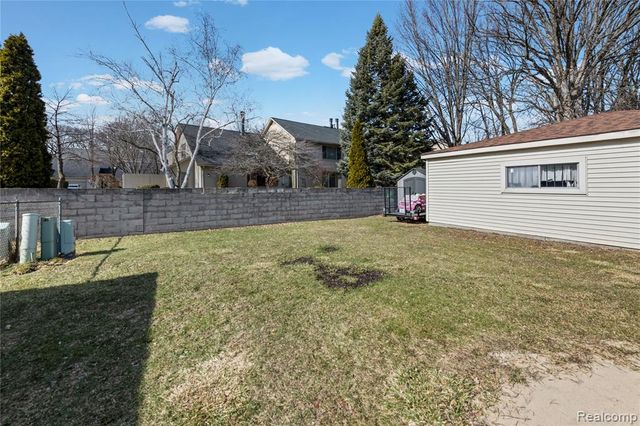 42719 Walker Street, Clinton Township, MI 48038