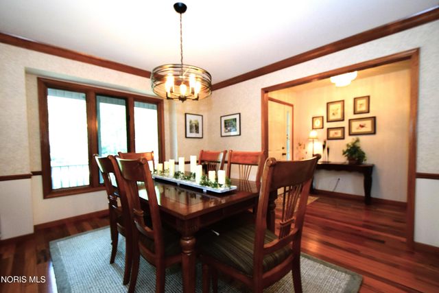 8214 Hidden Forest Dr, Holland, OH 43528