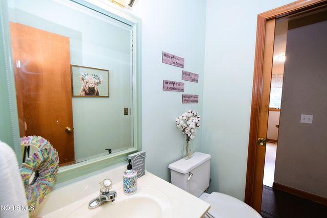 8214 Hidden Forest Dr, Holland, OH 43528