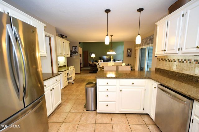 8214 Hidden Forest Dr, Holland, OH 43528