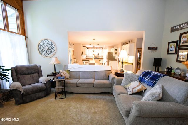 8214 Hidden Forest Dr, Holland, OH 43528
