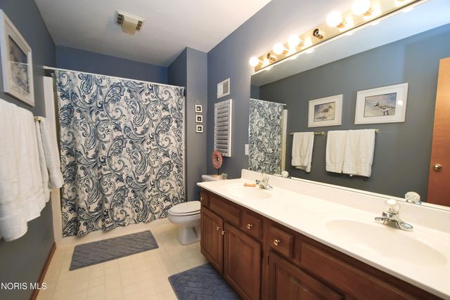 8214 Hidden Forest Dr, Holland, OH 43528