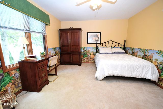8214 Hidden Forest Dr, Holland, OH 43528
