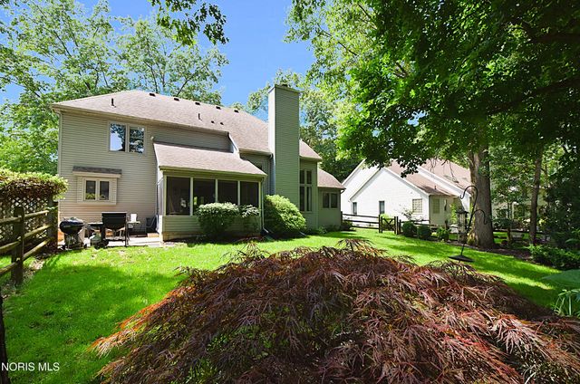 8214 Hidden Forest Dr, Holland, OH 43528