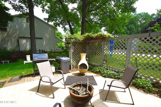8214 Hidden Forest Dr, Holland, OH 43528