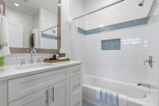 167 Putnam St PH 3, Boston, MA 02128