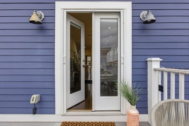 167 Putnam St PH 3, Boston, MA 02128