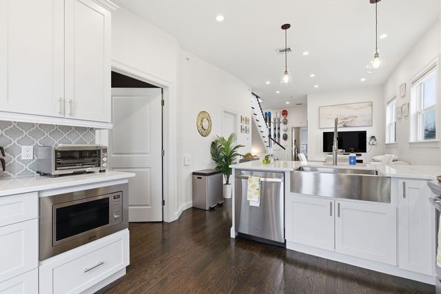 167 Putnam St PH 3, Boston, MA 02128