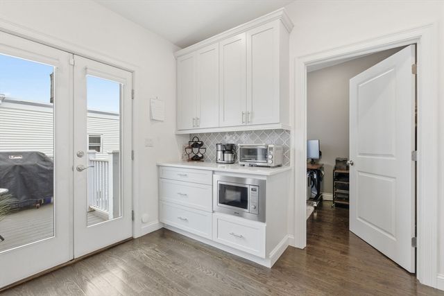 167 Putnam St PH 3, Boston, MA 02128