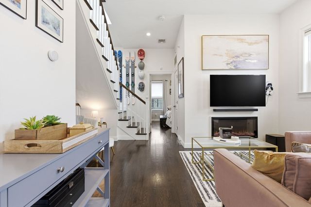 167 Putnam St PH 3, Boston, MA 02128