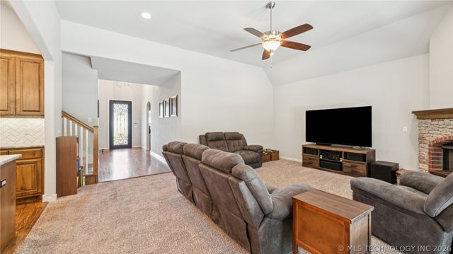 11602 S 30th West Avenue, Jenks, OK 74037