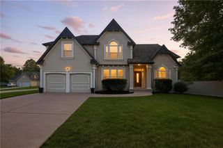 5829 Manor Lane, Parkville, MO 64152